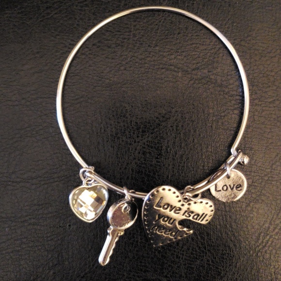 Jewelry - Cute Charm Bracelet